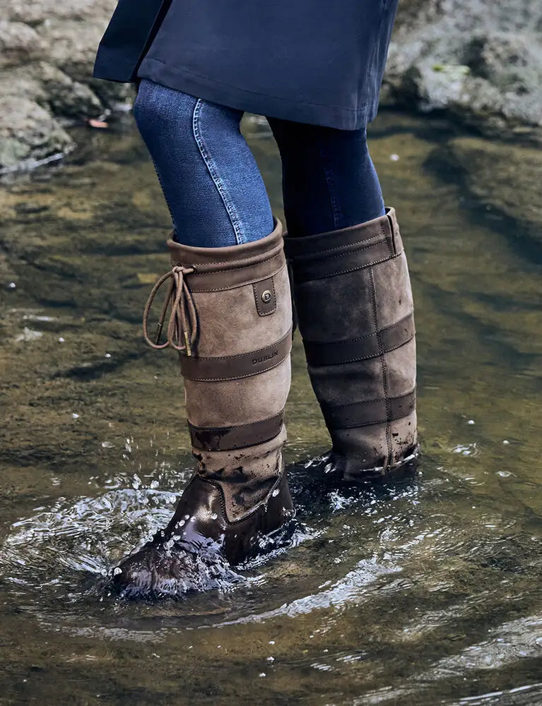 1026061000-CHOCOLATE_DB-River-Boots-lifestyle7_Image_Null_Hero.webp