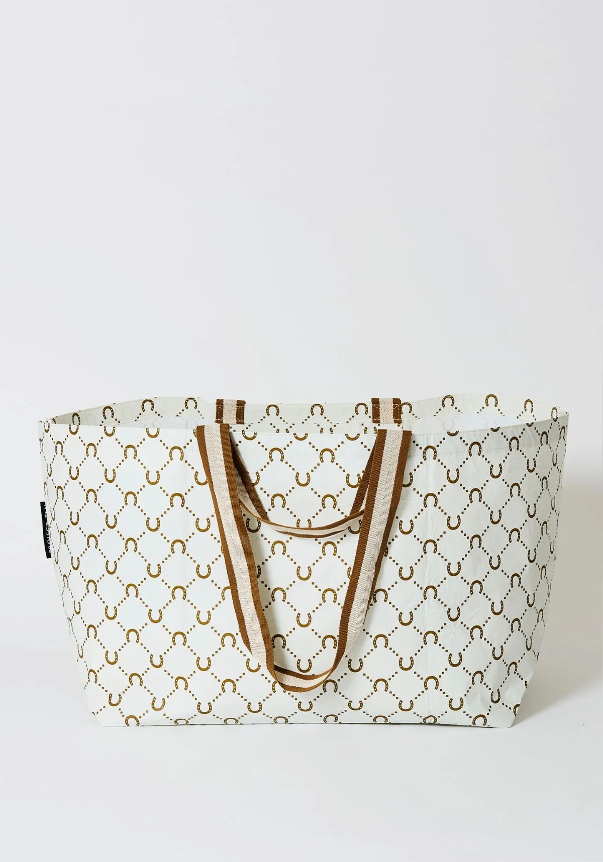 Horseshoe-Oversized-Tote_Cream_1.webp