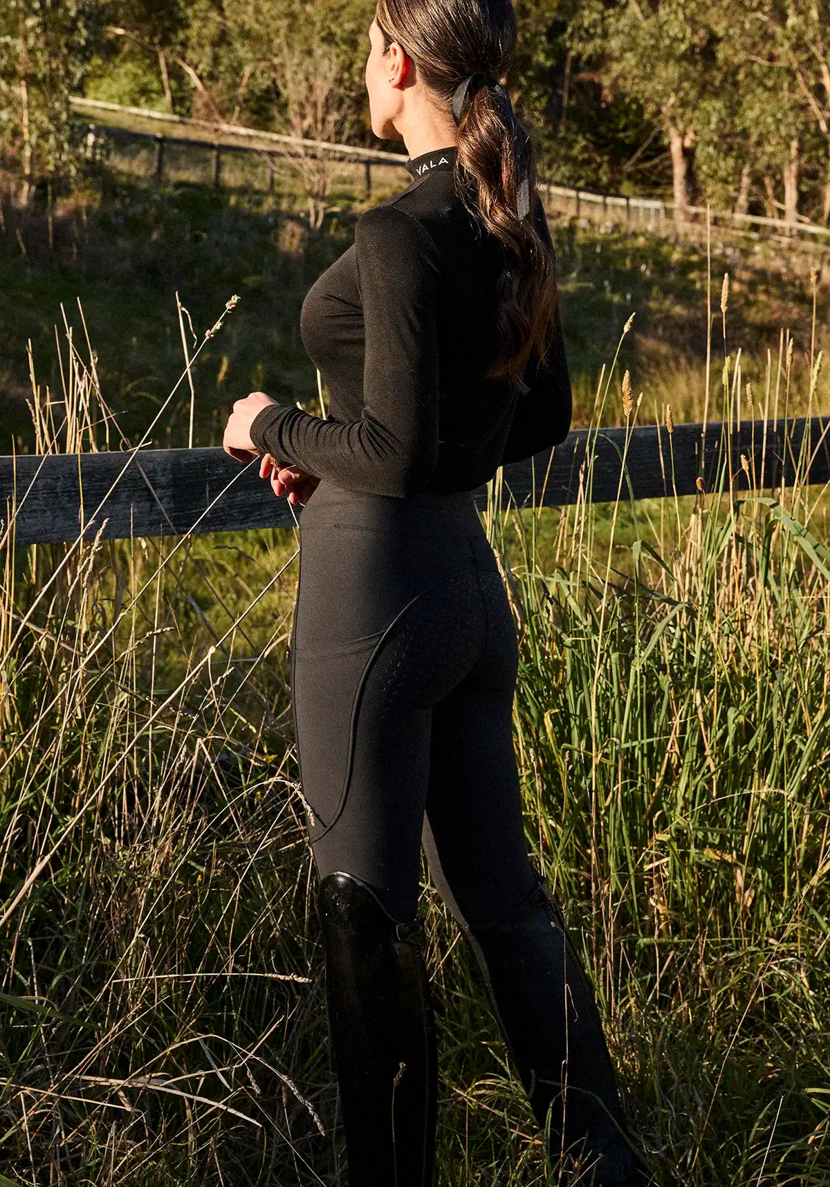 VALA-FARM-BLACK-LEGGINGS-1.webp