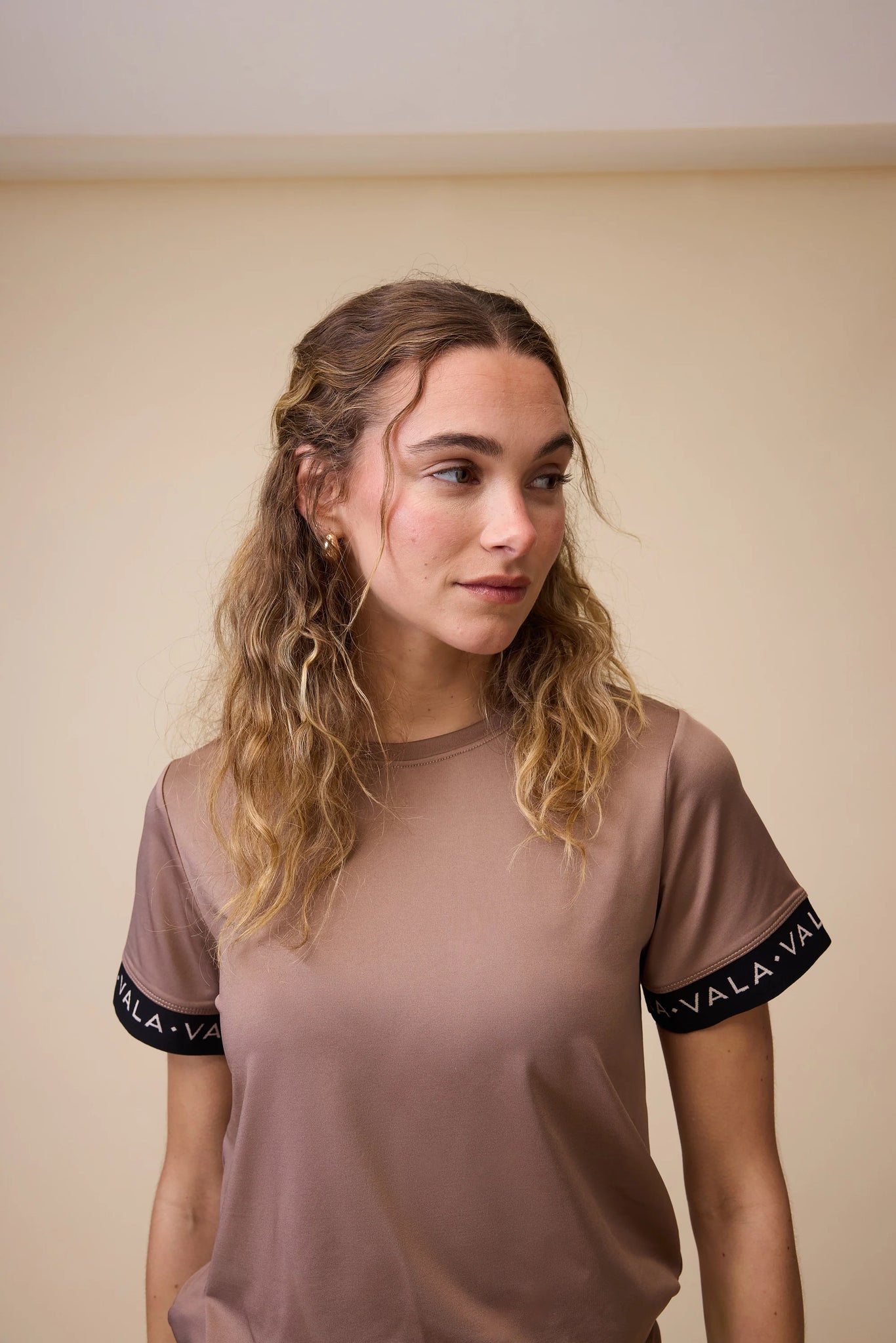 Vala Training Tee Mocha XSmall
