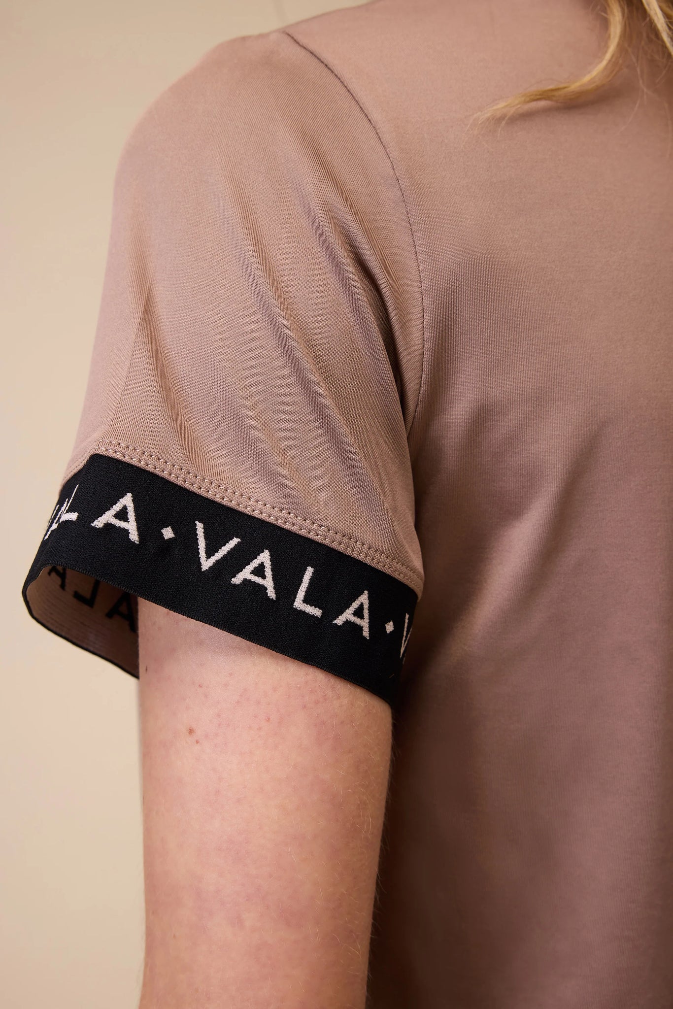Vala Training Tee Mocha XSmall