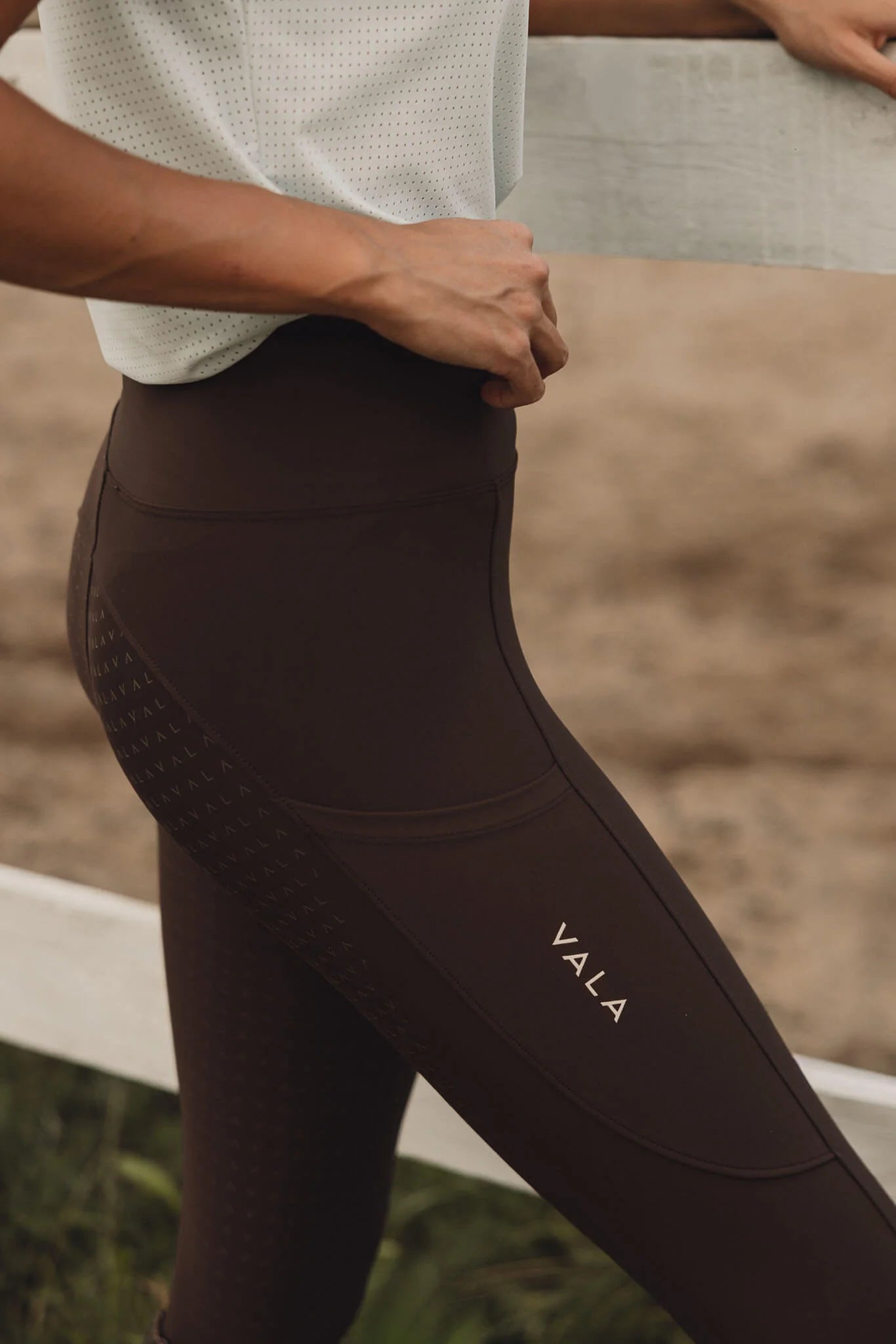 Vala Active Everyday Riding Leggings - Cocoa – The Tack Box Saddleworld
