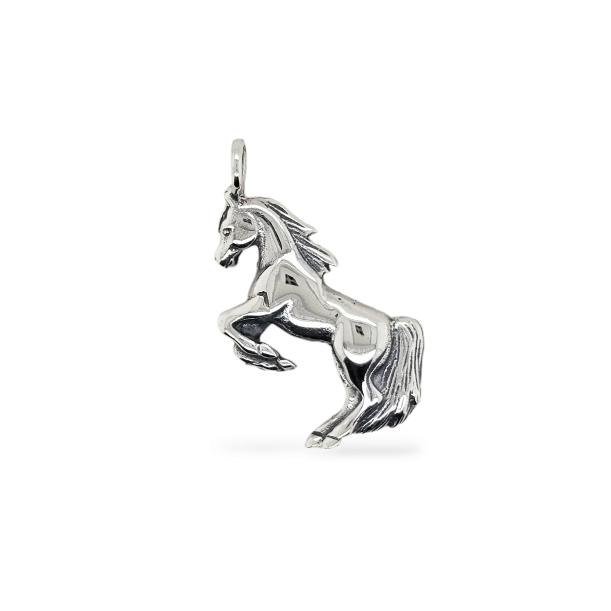 pendant-ss-prancing-horse.png